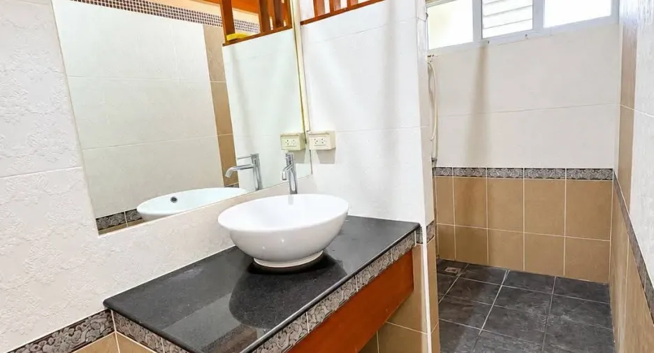 Haus zur Miete mit 4 Zimmer in Mueang Chiang Mai, Chiang Mai