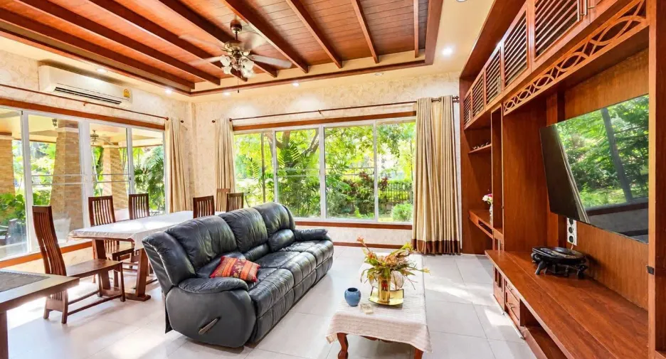 Haus zur Miete mit 4 Zimmer in Mueang Chiang Mai, Chiang Mai