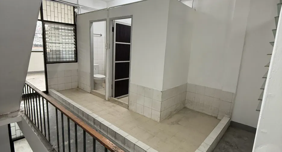 For rent 12 bedrooms retail Space in Bang Kapi, Bangkok