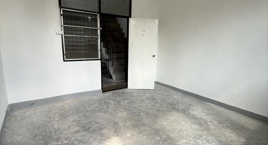 For rent 12 bedrooms retail Space in Bang Kapi, Bangkok