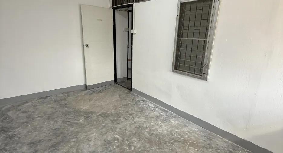 For rent 12 bedrooms retail Space in Bang Kapi, Bangkok
