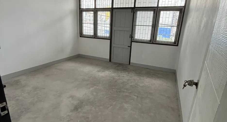 For rent 12 bedrooms retail Space in Bang Kapi, Bangkok