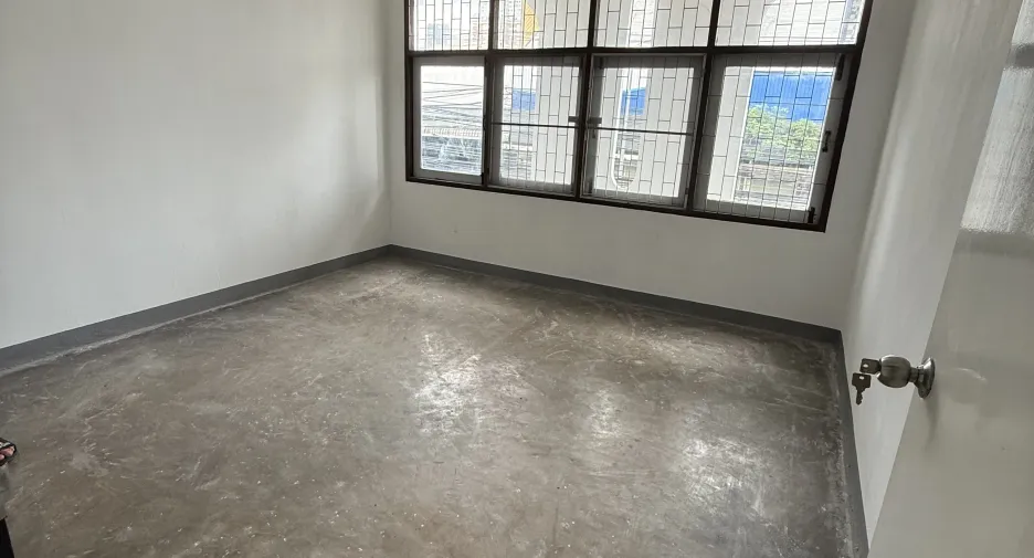 For rent 12 bedrooms retail Space in Bang Kapi, Bangkok