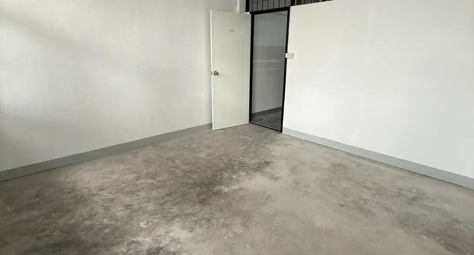 For rent 12 bedrooms retail Space in Bang Kapi, Bangkok