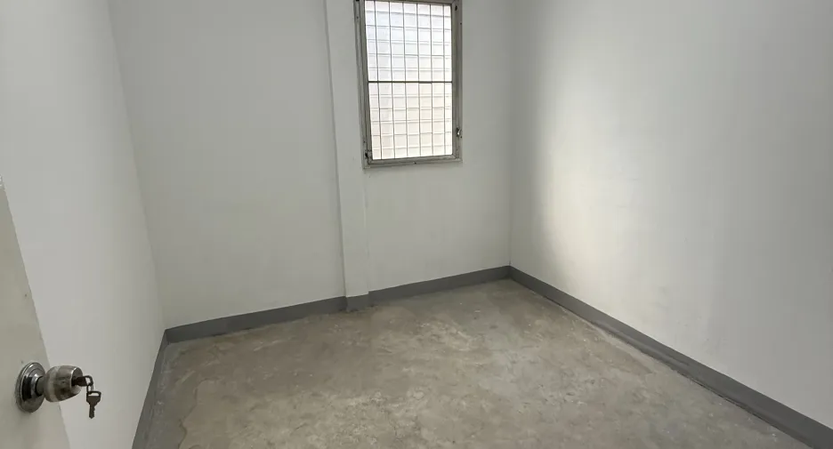 For rent 12 bedrooms retail Space in Bang Kapi, Bangkok