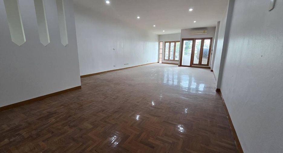 For rent 1 bed retail Space in Mueang Chiang Mai, Chiang Mai