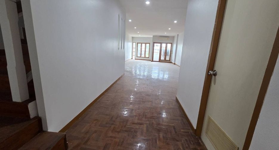 For rent 1 bed retail Space in Mueang Chiang Mai, Chiang Mai