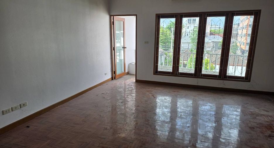 For rent 1 bed retail Space in Mueang Chiang Mai, Chiang Mai