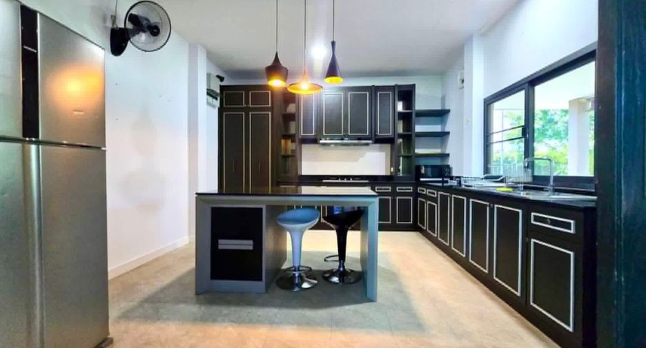 Casa en alquiler de 4 habitaciones en San Sai, Chiang Mai