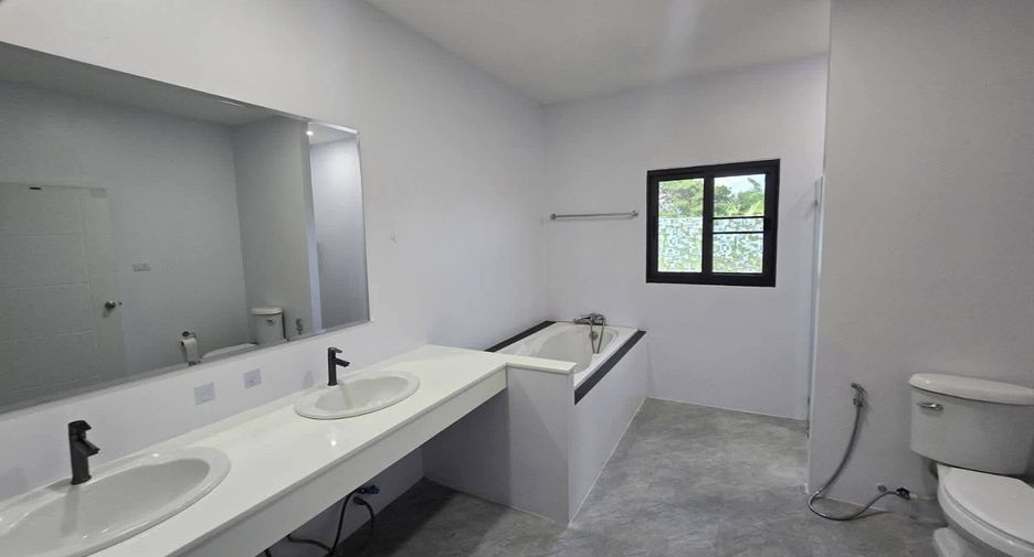 Casa en alquiler de 4 habitaciones en San Sai, Chiang Mai