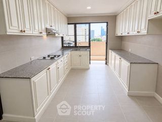 Condo en alquiler de 3 habitaciones en Watthana, Bangkok