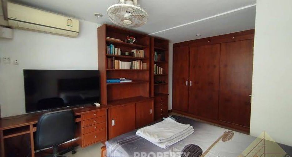 For sale 3 bedrooms condo in Jomtien, Pattaya