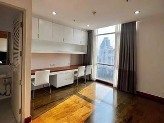 Condo en alquiler de 3 habitaciones en Watthana, Bangkok