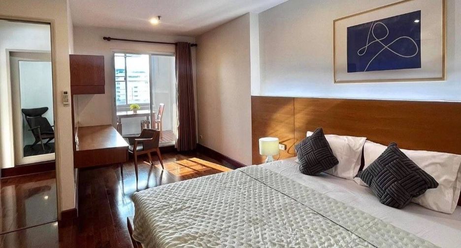 Condo en alquiler de 3 habitaciones en Watthana, Bangkok