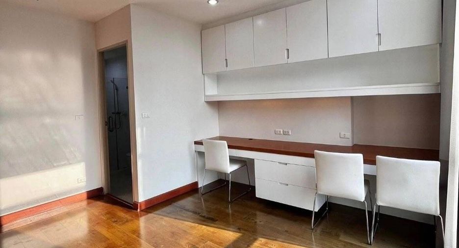 Condo en alquiler de 3 habitaciones en Watthana, Bangkok