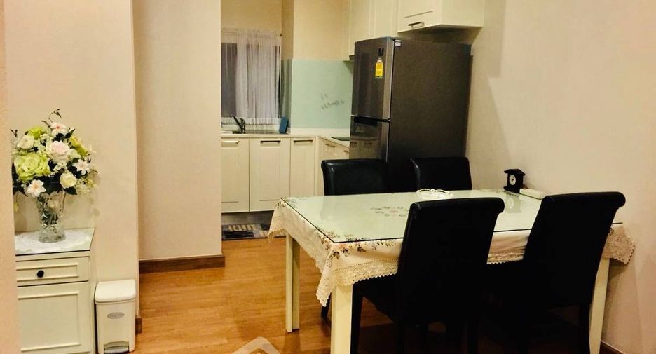 Condo en alquiler de 2 habitaciones en Phra Khanong, Bangkok