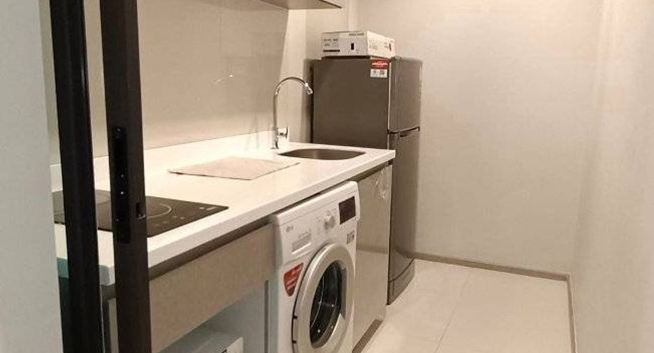 For rent 2 bedrooms condo in Huai Khwang, Bangkok