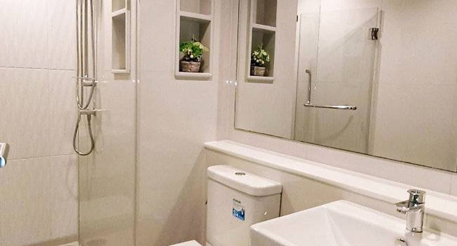 For rent 2 bedrooms condo in Huai Khwang, Bangkok