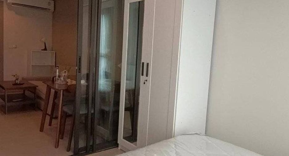 For rent 2 bedrooms condo in Huai Khwang, Bangkok