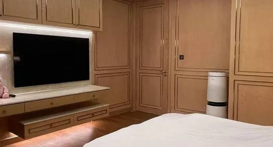 Condo en alquiler y en venta de 3 habitaciones en Watthana, Bangkok