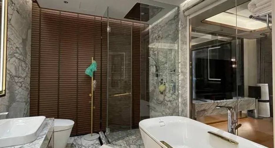 Condo en alquiler y en venta de 3 habitaciones en Watthana, Bangkok