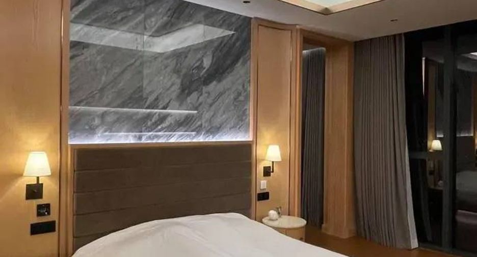 Condo en alquiler y en venta de 3 habitaciones en Watthana, Bangkok