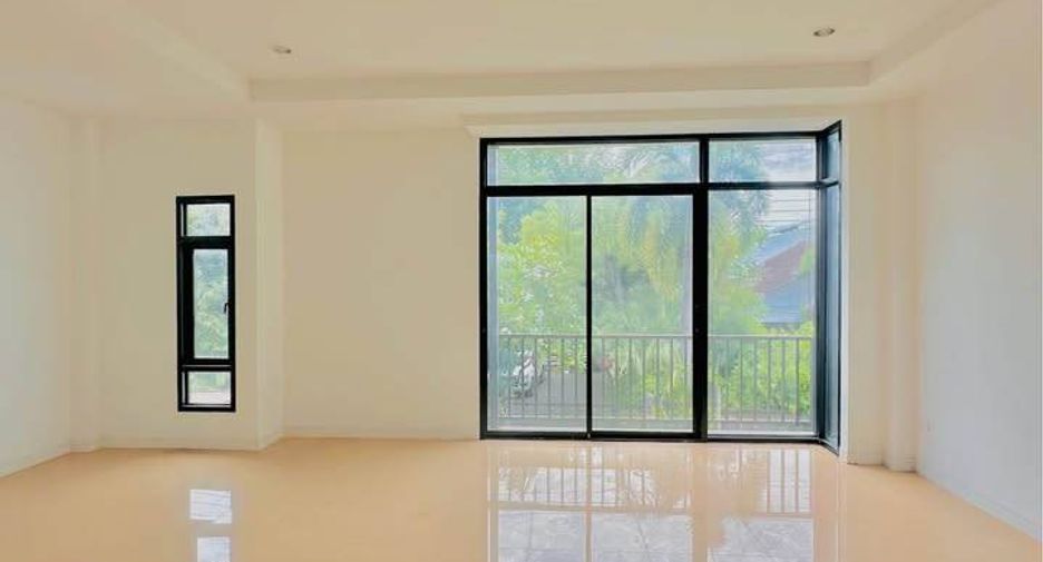 出售 4 卧室 独立屋 在 Mueang Chon Buri, Chon Buri