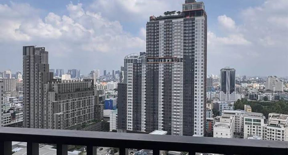 For sale 1 bed condo in Huai Khwang, Bangkok