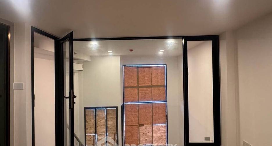 For sale 1 bed condo in Huai Khwang, Bangkok