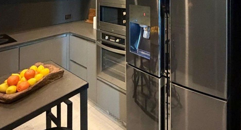 Condo en venta de 3 habitaciones en Khlong Toei, Bangkok