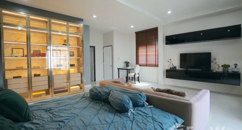 Haus zum Kauf mit 3 Zimmer in Bang Na, Bangkok