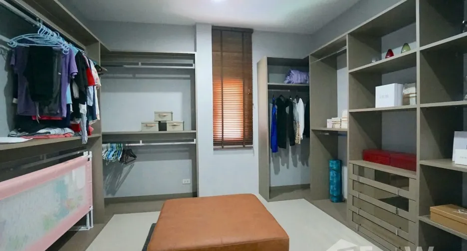 Haus zum Kauf mit 3 Zimmer in Bang Na, Bangkok