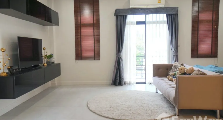 Haus zum Kauf mit 3 Zimmer in Bang Na, Bangkok