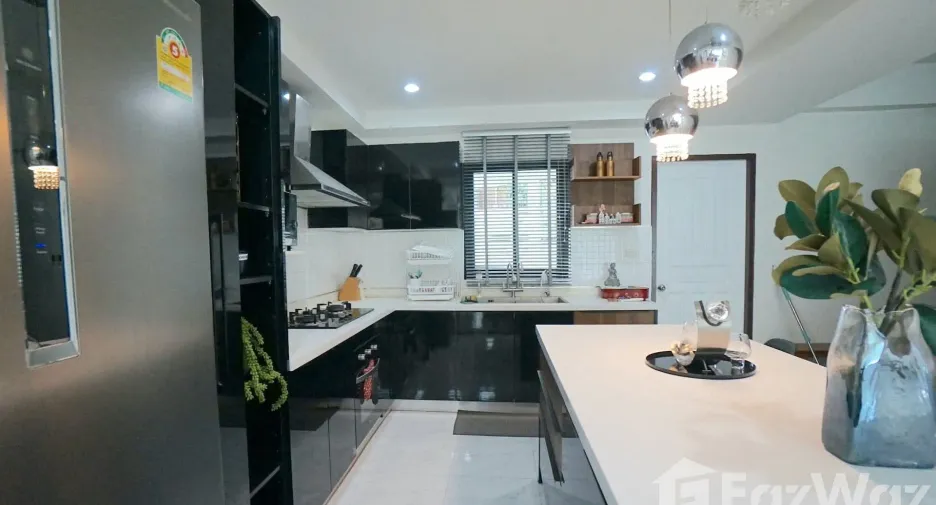 Haus zum Kauf mit 3 Zimmer in Bang Na, Bangkok