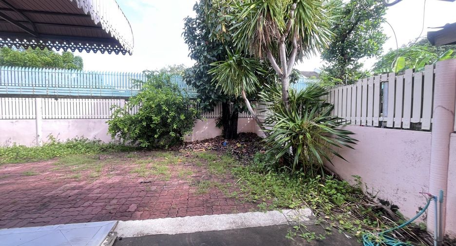 For rent 2 bedrooms house in Phra Khanong, Bangkok