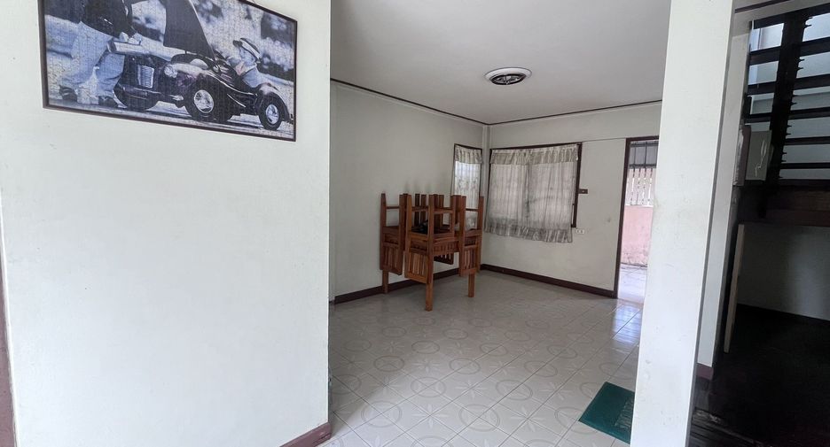 For rent 2 bedrooms house in Phra Khanong, Bangkok