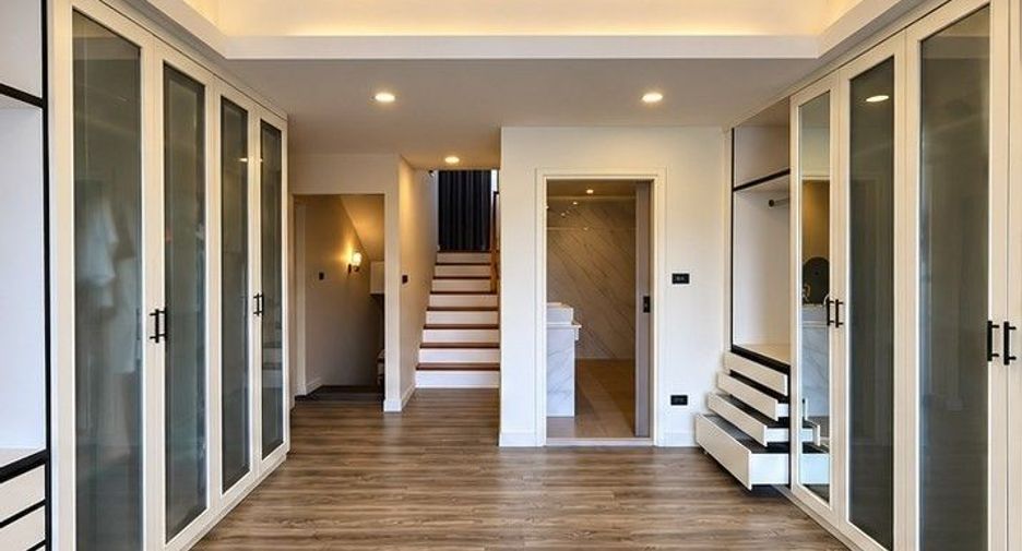 For rent 3 ベッドルーム house in Watthana, Bangkok