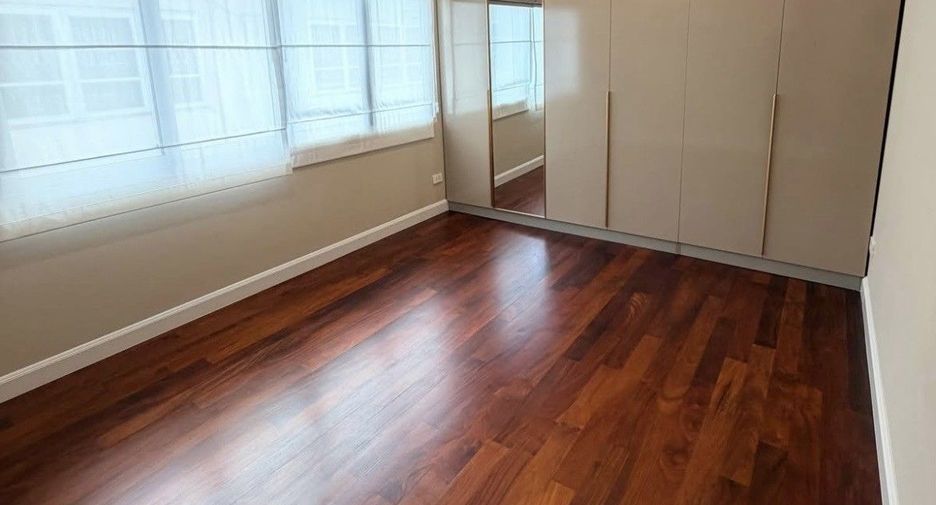 For rent 2 bedrooms townhouse in Phra Khanong, Bangkok