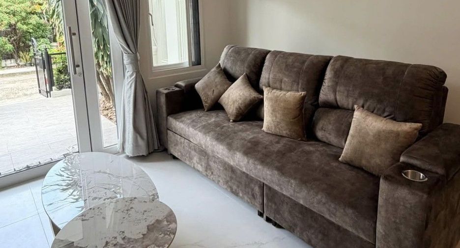 For rent 2 bedrooms townhouse in Phra Khanong, Bangkok
