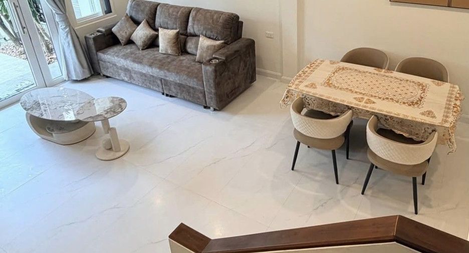 For rent 2 bedrooms townhouse in Phra Khanong, Bangkok