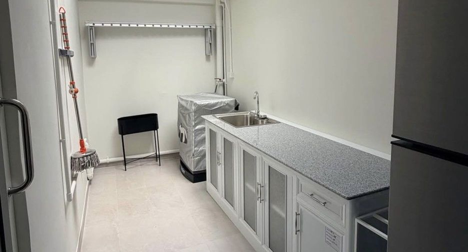 For rent 2 bedrooms townhouse in Phra Khanong, Bangkok