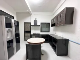 For rent 4 bedrooms townhouse in Phra Khanong, Bangkok