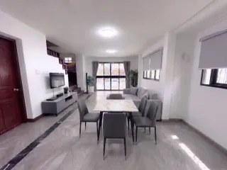 For rent 4 bedrooms townhouse in Phra Khanong, Bangkok