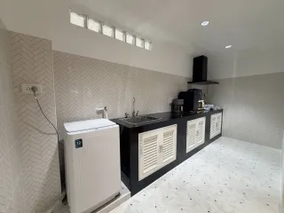 For rent 3 bedrooms townhouse in Phra Khanong, Bangkok