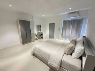 For rent 3 bedrooms townhouse in Phra Khanong, Bangkok