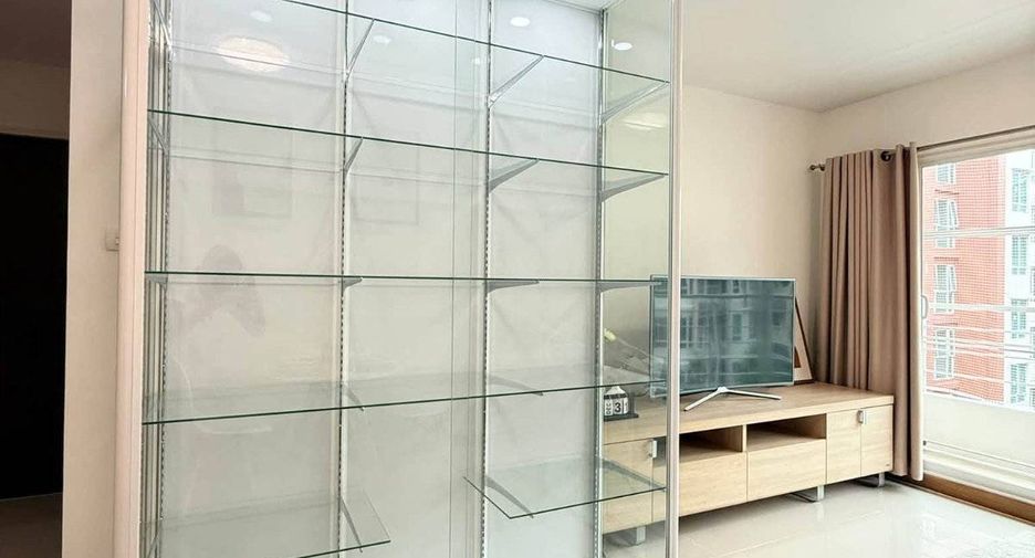 For rent 2 bedrooms condo in Huai Khwang, Bangkok