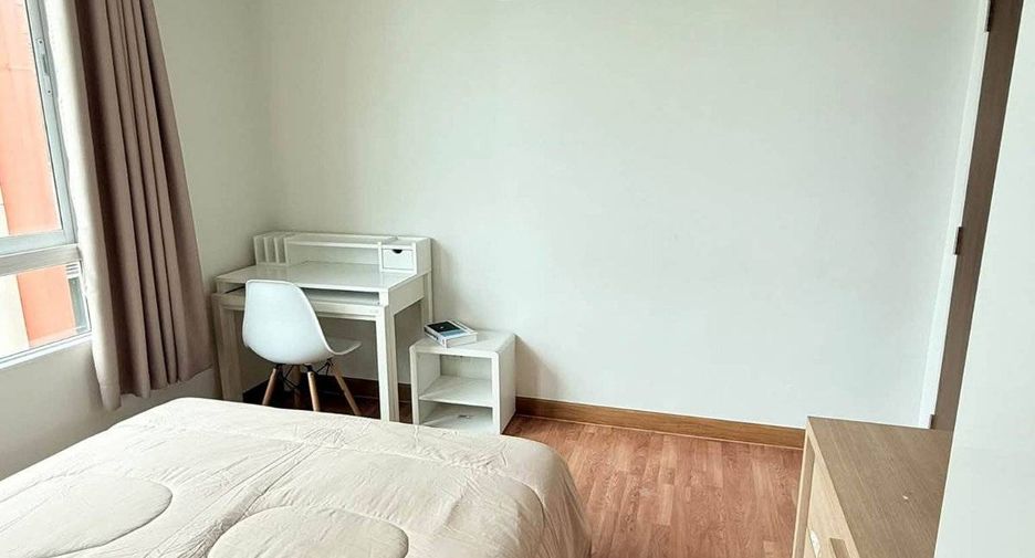 For rent 2 bedrooms condo in Huai Khwang, Bangkok