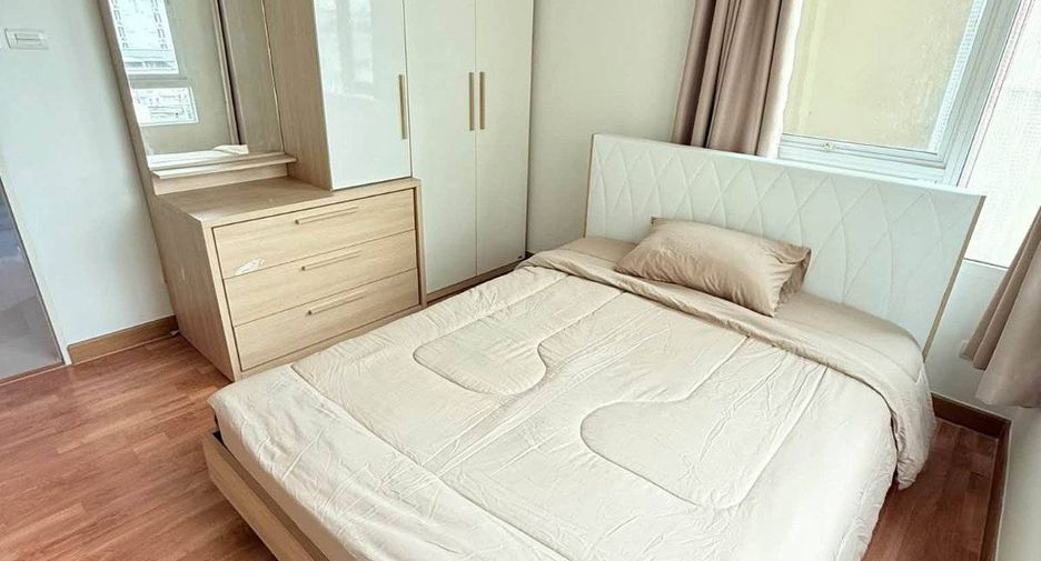 For rent 2 bedrooms condo in Huai Khwang, Bangkok