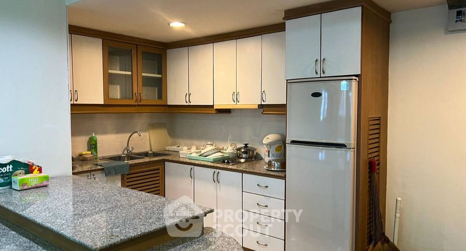 For rent 2 bedrooms condo in Pathum Wan, Bangkok