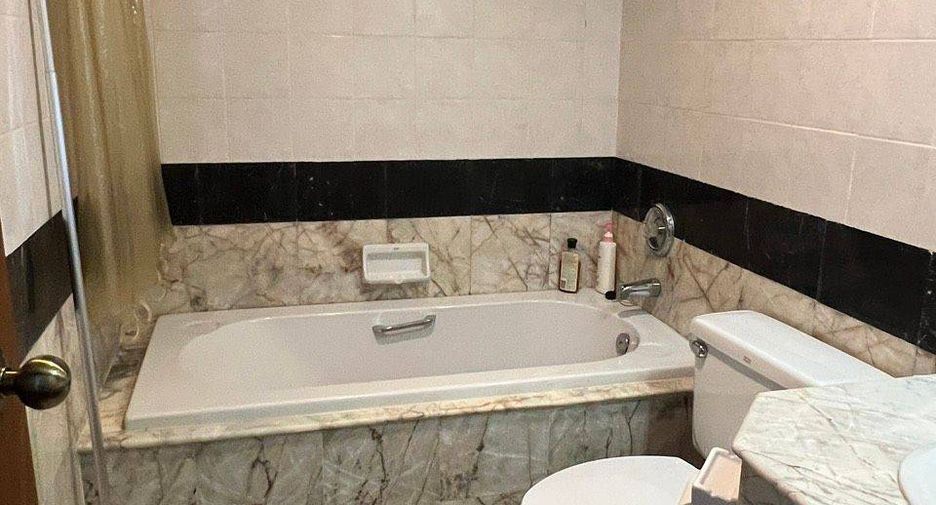 For rent 2 bedrooms condo in Pathum Wan, Bangkok